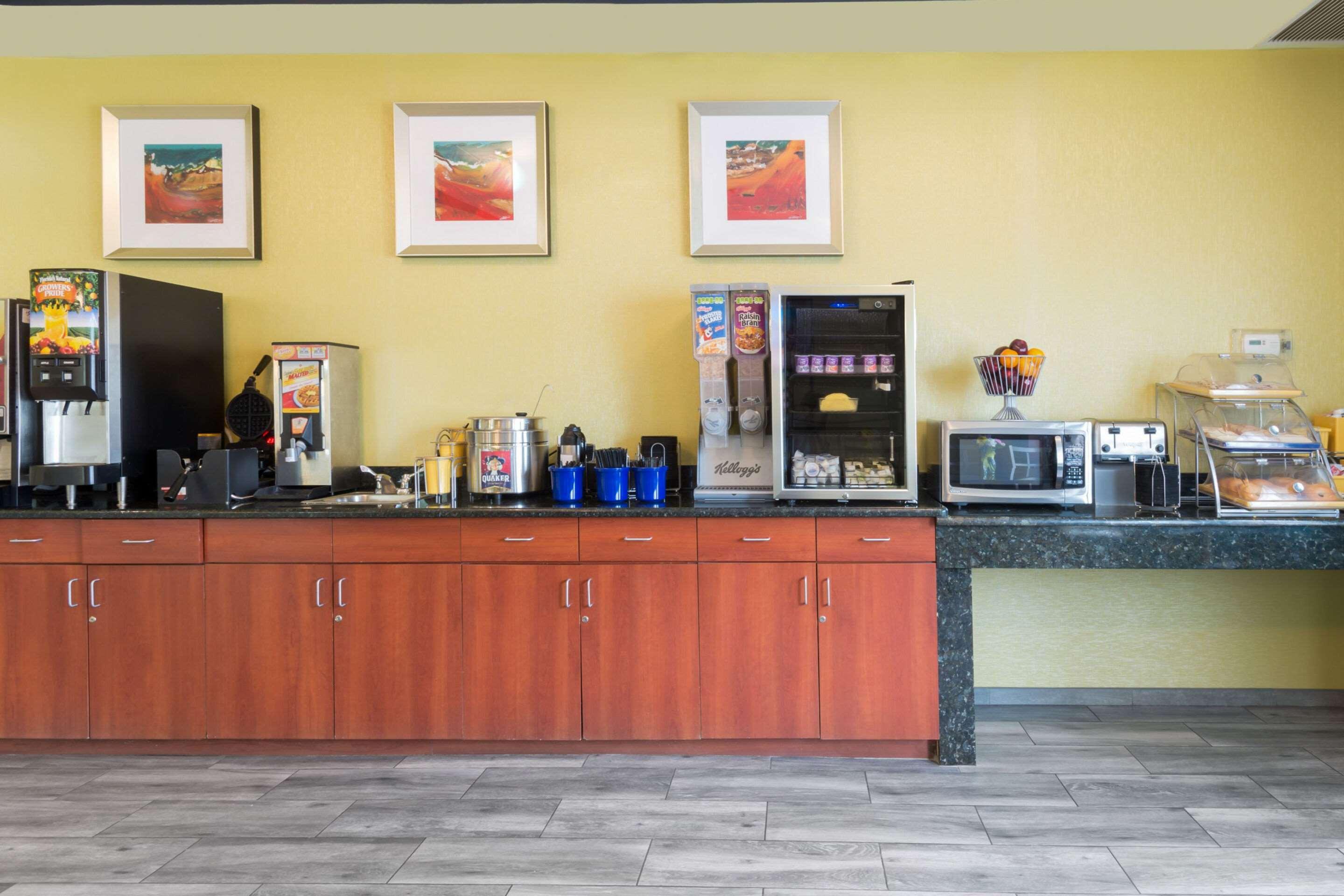 Quality Inn Poughkeepsie Bagian luar foto