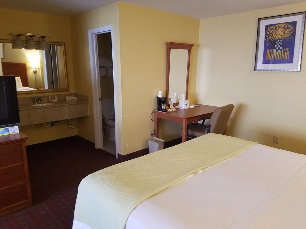 Quality Inn Poughkeepsie Bagian luar foto