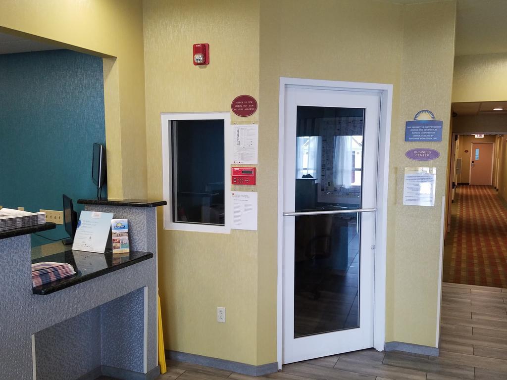 Quality Inn Poughkeepsie Bagian luar foto
